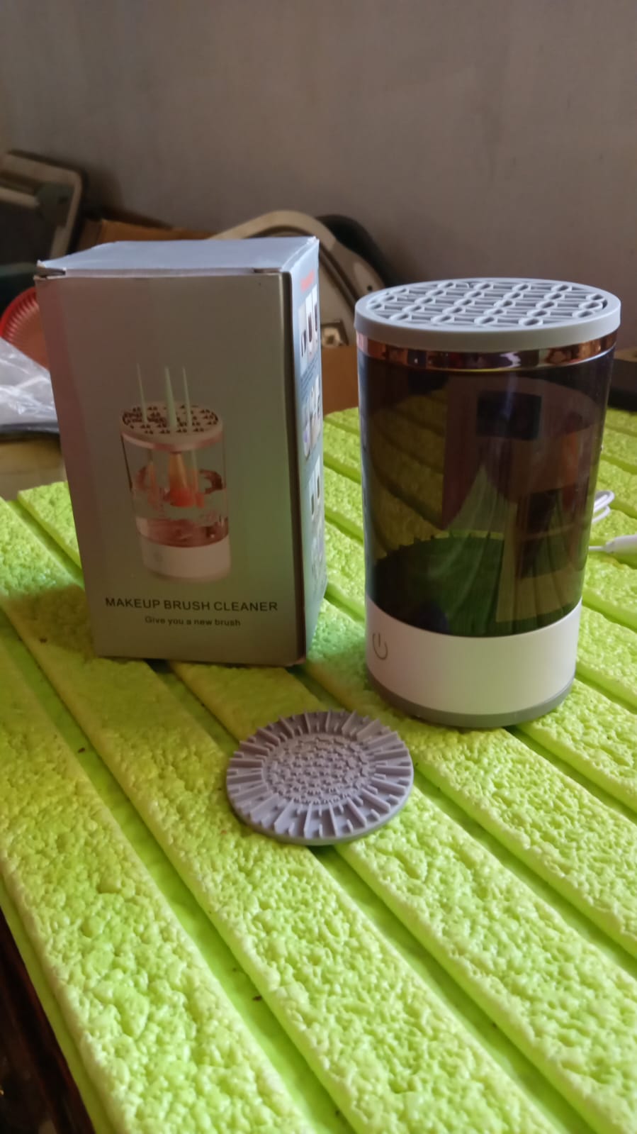 Automatic Makeup Brush Cleaner